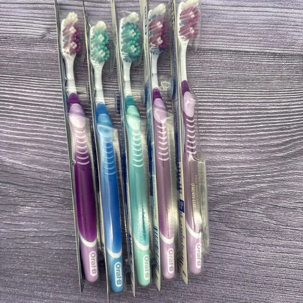 5 LOT Oral-B Advantage 3D White Vivid Toothbrush SOFT NOS 2009 P&G USA